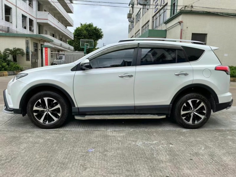 中山17年豐田RAV43