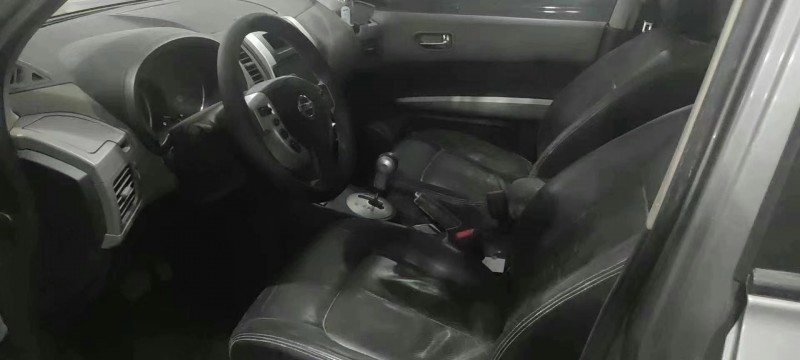 重慶10年日產奇駿4