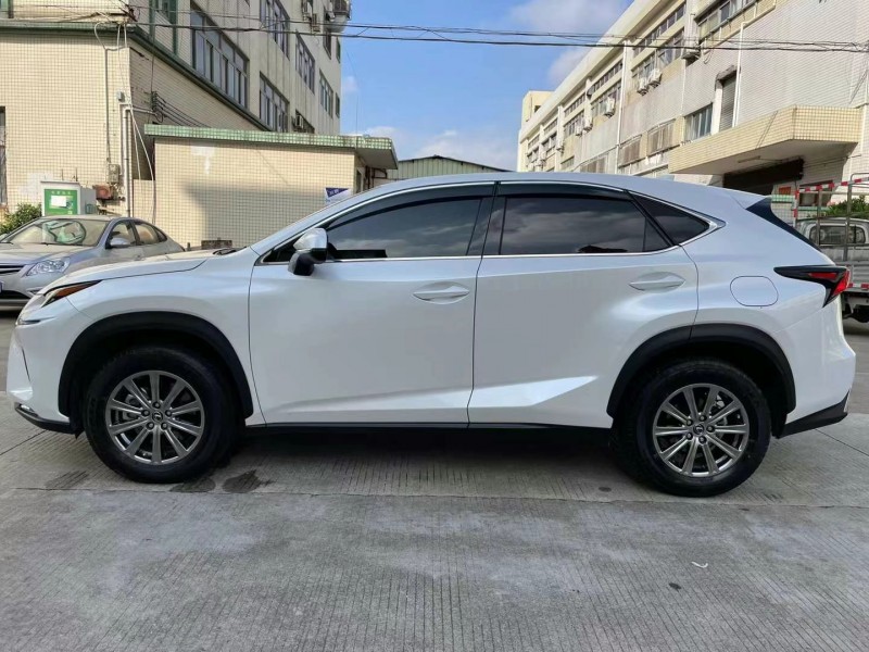中山20年雷克薩斯NX3