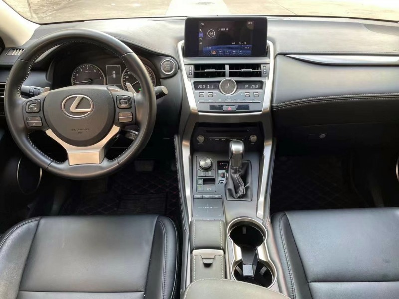 中山20年雷克薩斯NX8
