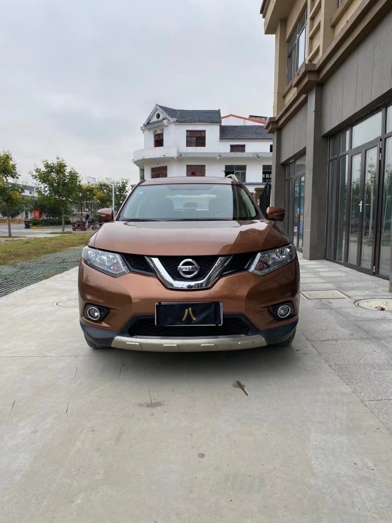 徐州14年日產奇駿1