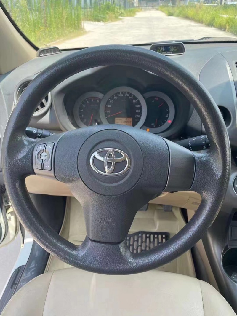 鄂州13年豐田RAV46