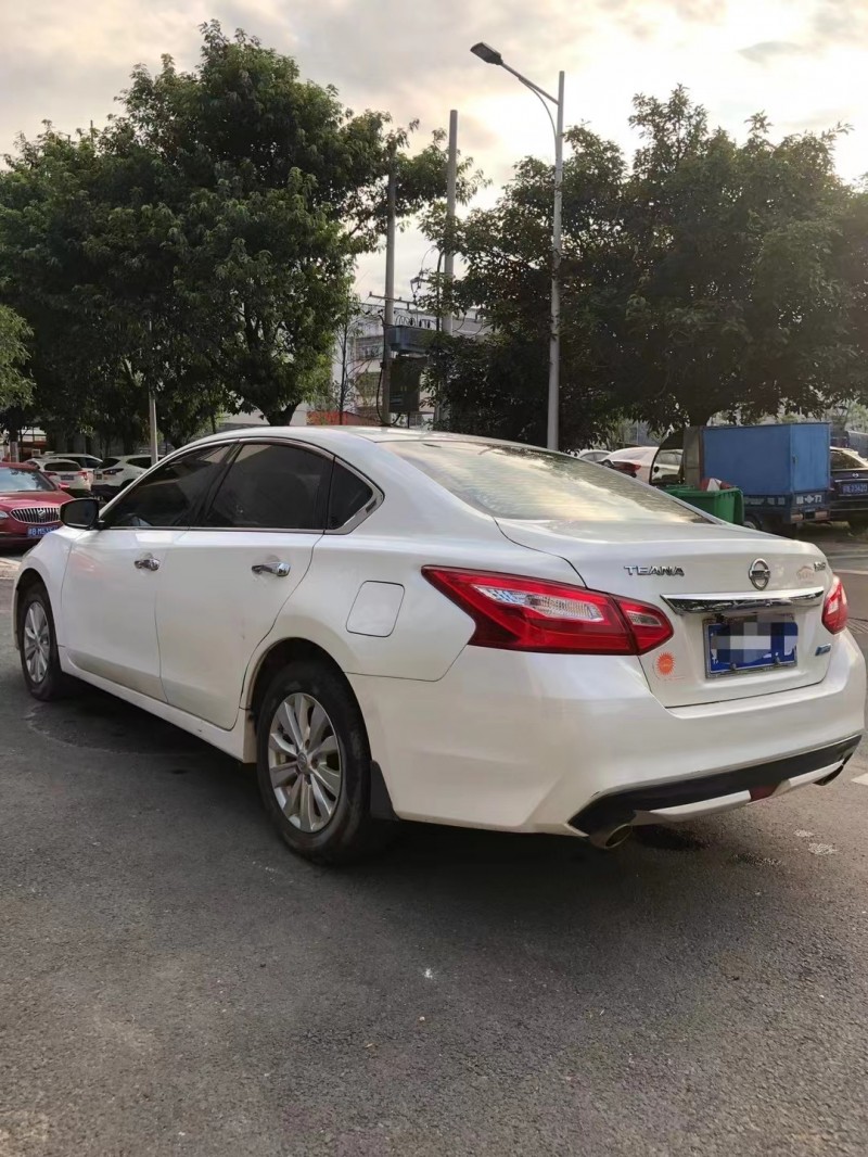 宜春17年日產天籟4