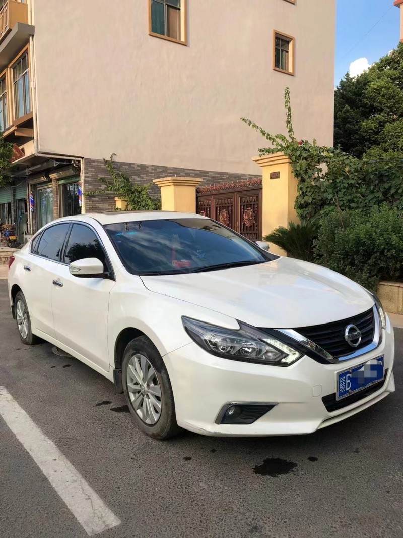 宜春17年日產天籟3