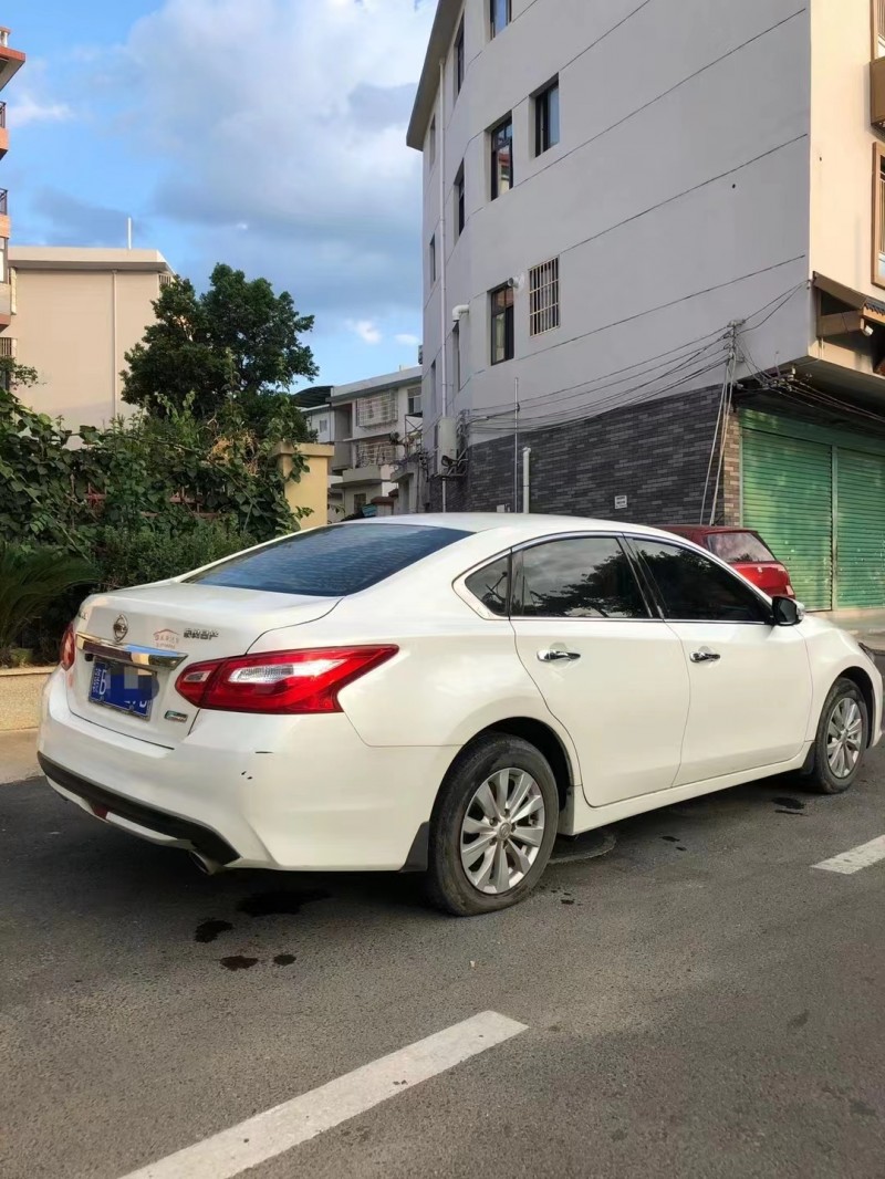 宜春17年日產天籟5