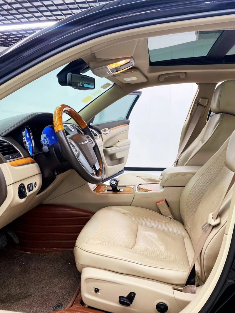 保定14年克萊斯勒300C4