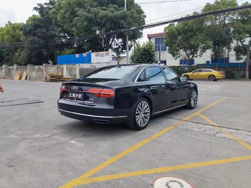 上海14年奧迪A8L2
