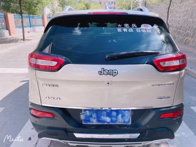 漢中17年Jeep自由光2