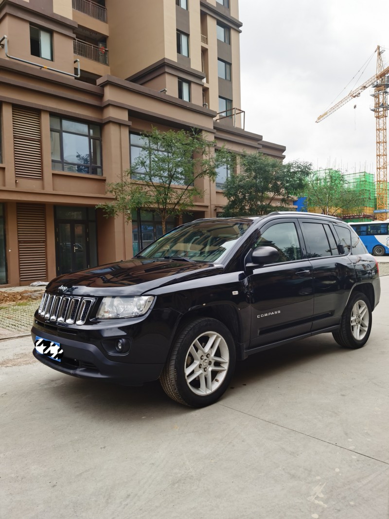 青島13年Jeep指南者3