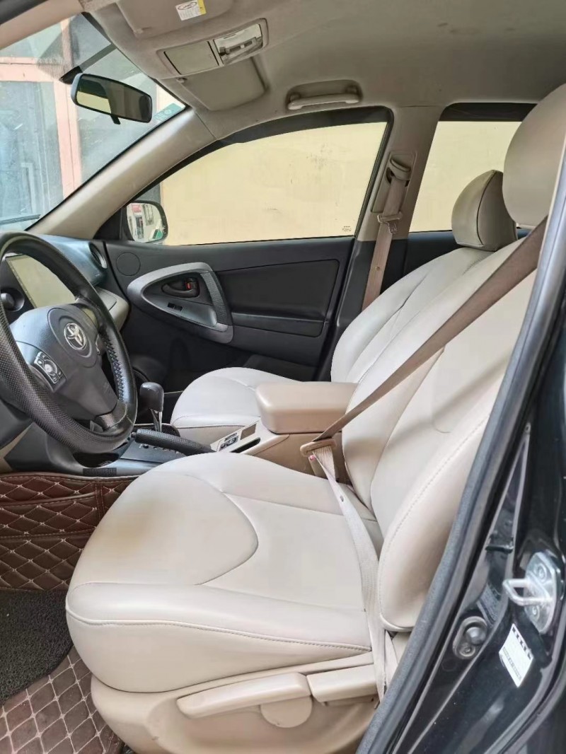 呼和浩特13年豐田RAV46