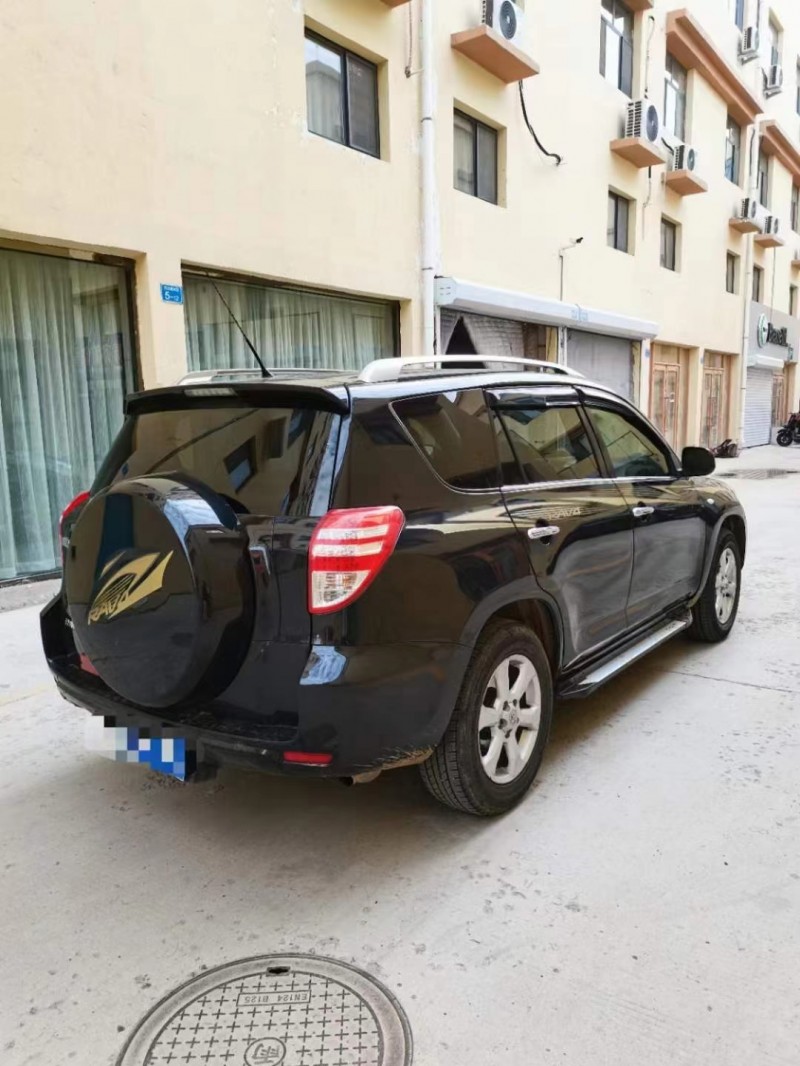 呼和浩特13年豐田RAV47