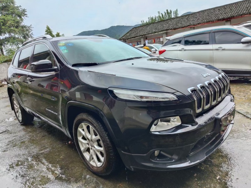 景德鎮17年Jeep自由光2