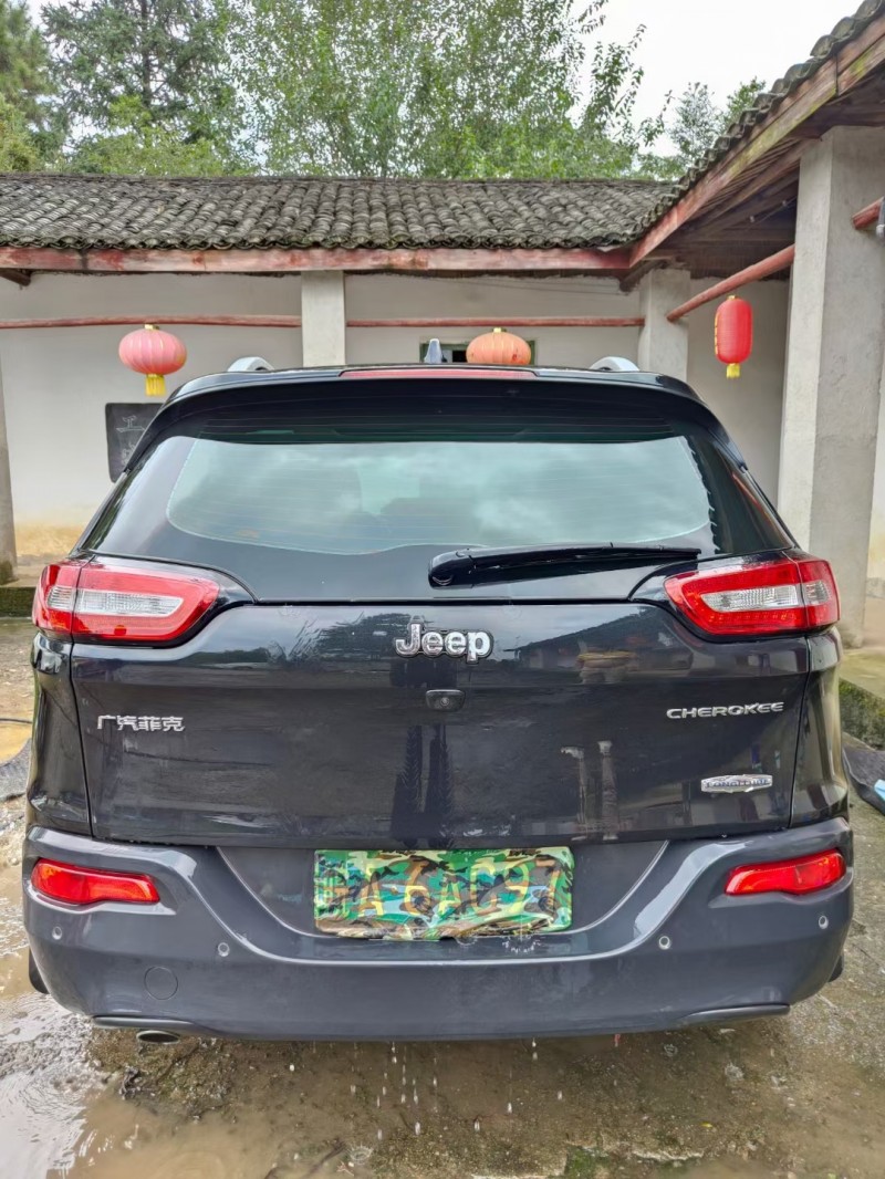 景德鎮17年Jeep自由光9