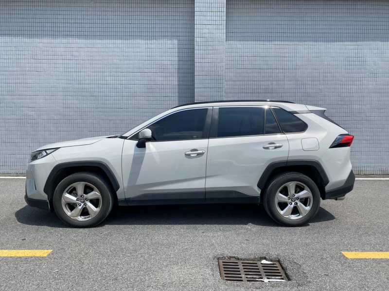 廣州19年豐田RAV4榮放4