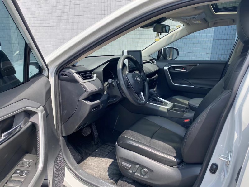 廣州19年豐田RAV4榮放8