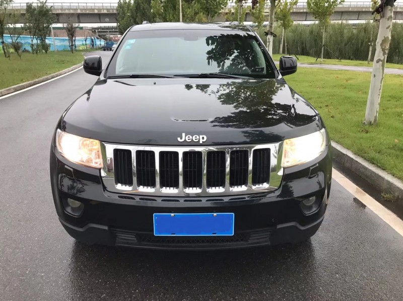 青島11年Jeep大切諾基9
