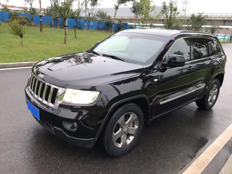 青島11年Jeep大切諾基8