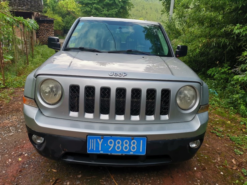 巴中12年Jeep自由客1