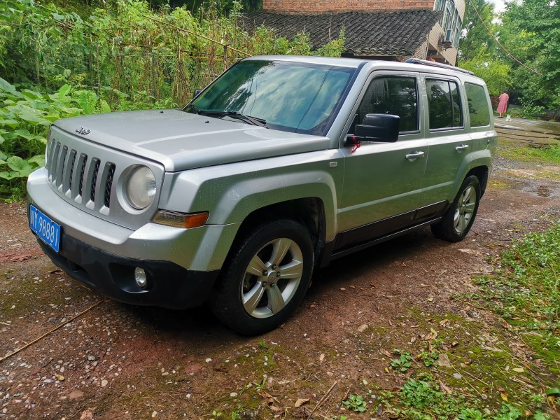 巴中12年Jeep自由客3