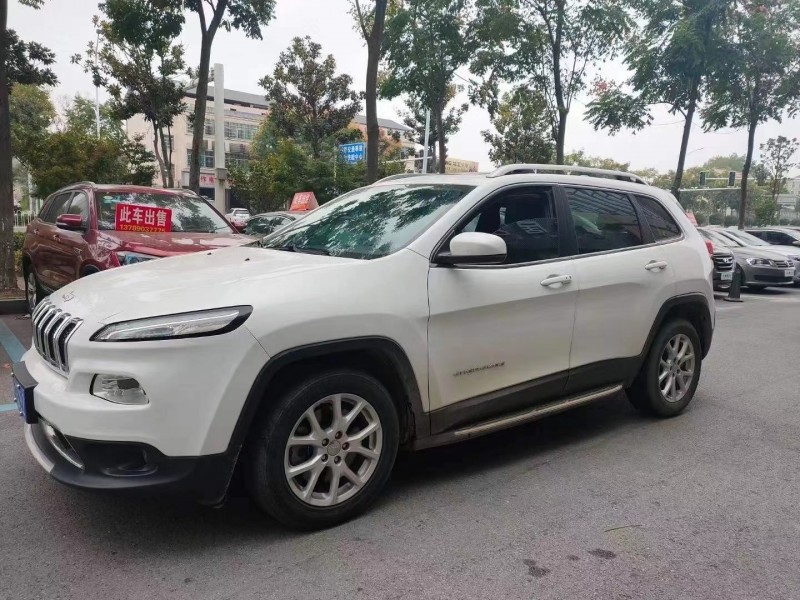 長沙17年Jeep自由光5