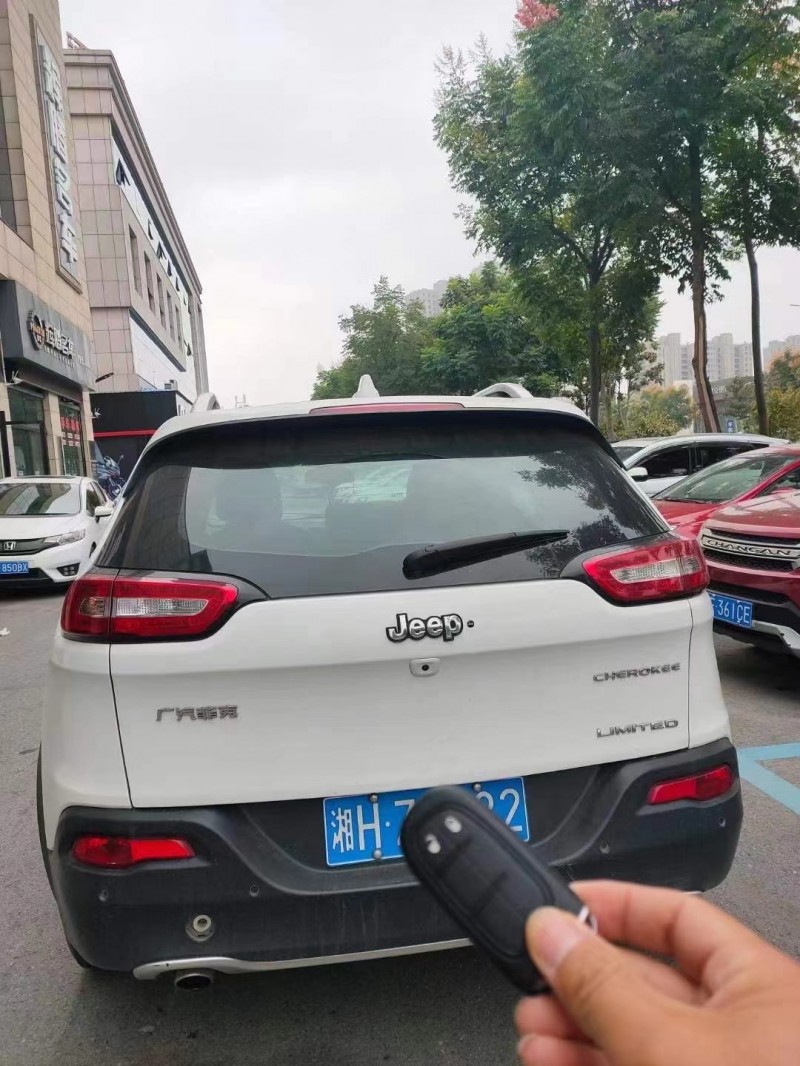 長沙17年Jeep自由光4