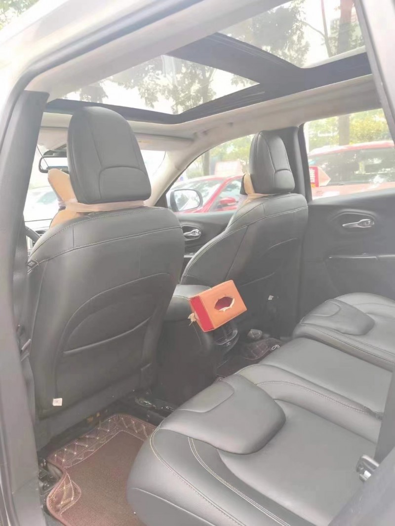 長沙17年Jeep自由光2