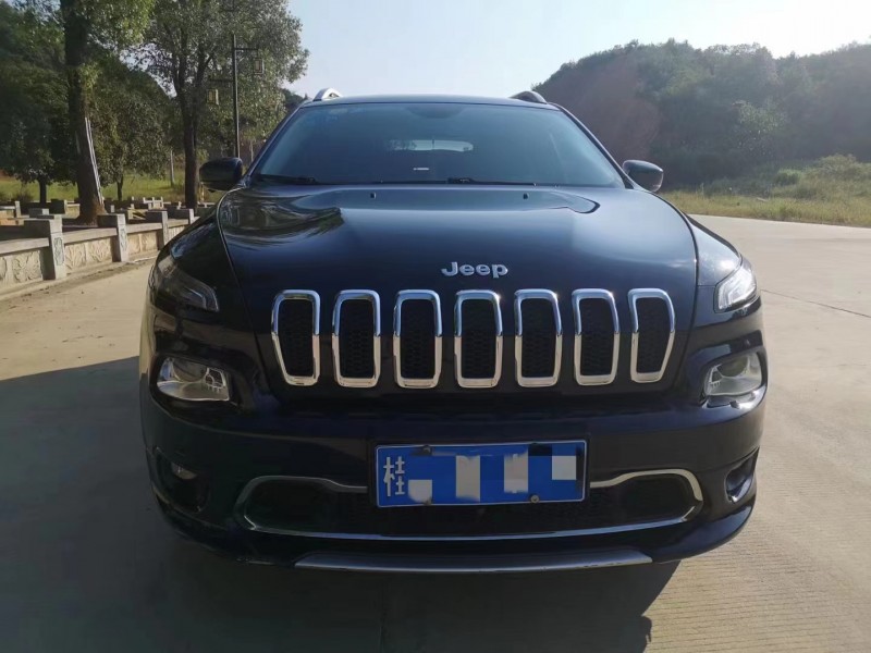 長沙17年Jeep自由光9