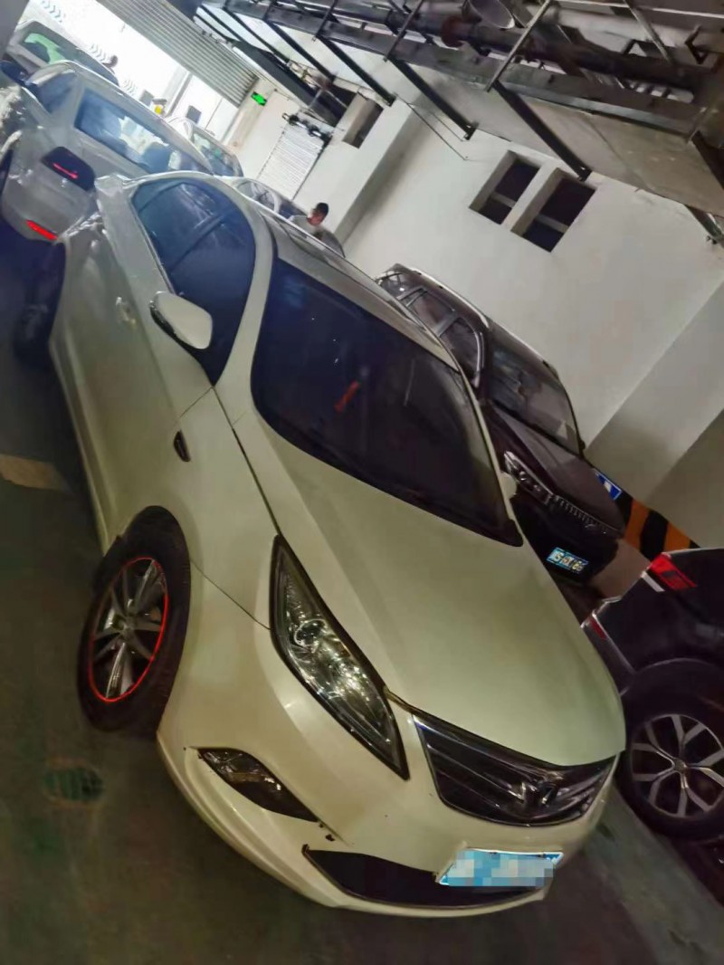 成都15年長安汽車逸動2