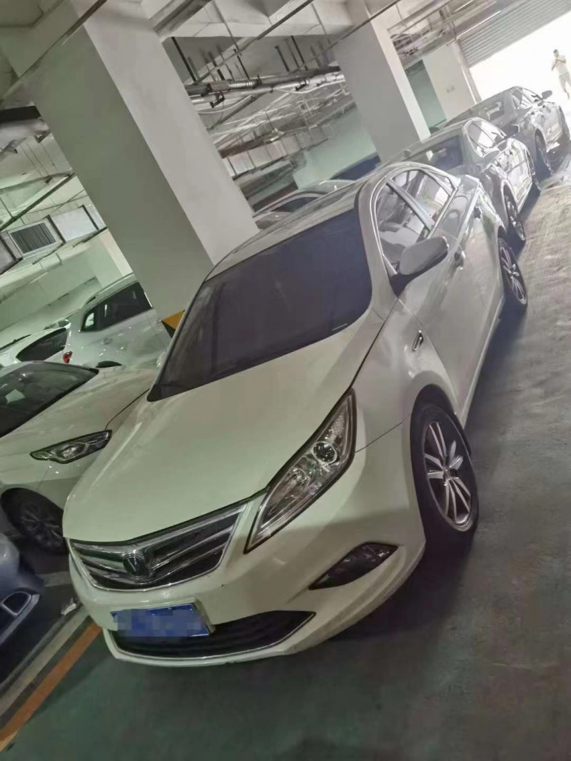 成都15年長安汽車逸動1