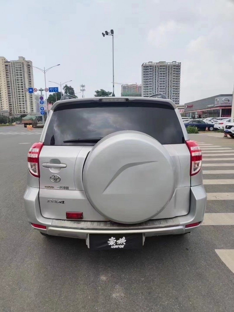 欽州13年豐田RAV4榮放3