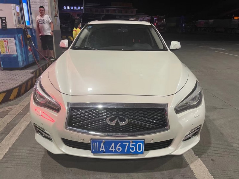 重慶16年英菲尼迪Q50L1