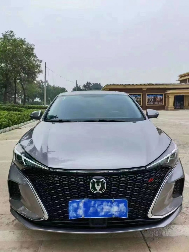 廈門20年長安汽車逸動1