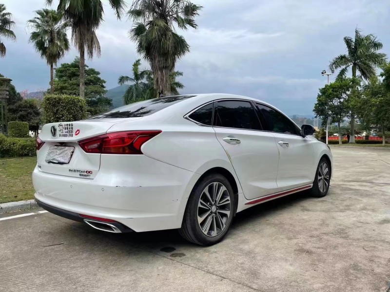 中山20年長安汽車睿騁CC4