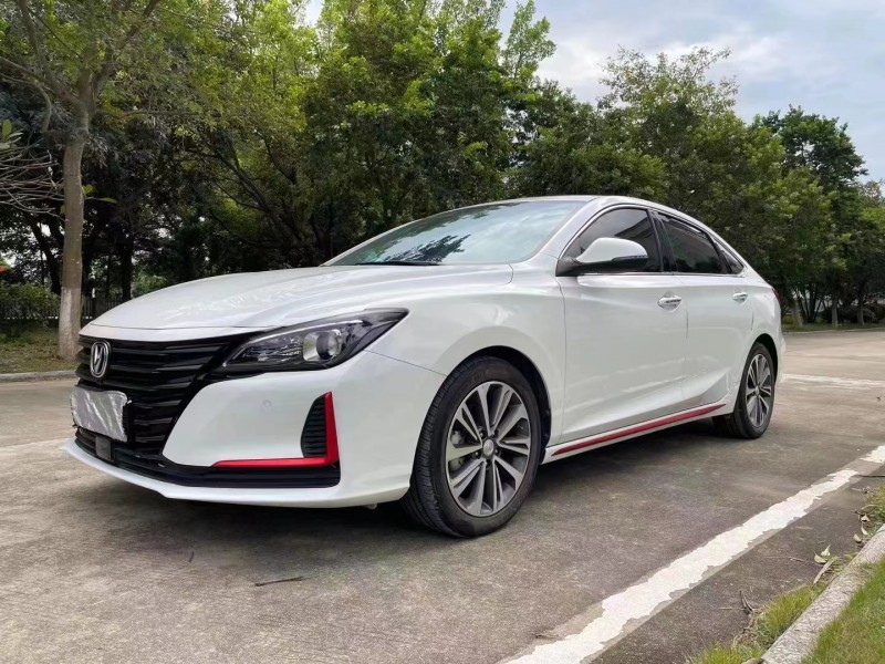 中山20年長安汽車睿騁CC5