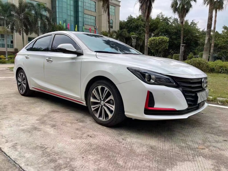 中山20年長安汽車睿騁CC6