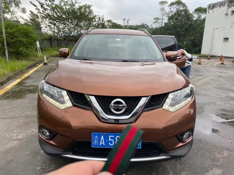 重慶16年日產奇駿1