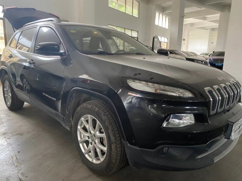 廈門16年Jeep自由光2