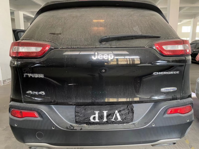 廈門16年Jeep自由光3