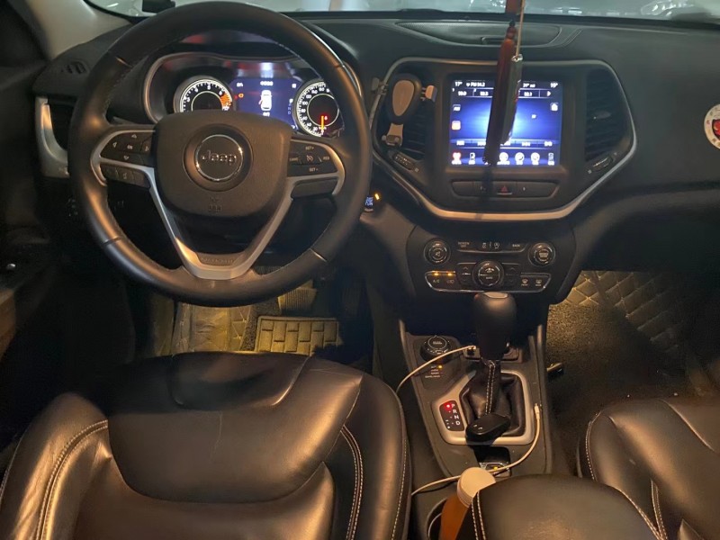 廈門16年Jeep自由光7