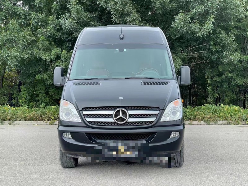 枣庄13年奔驰斯宾特1