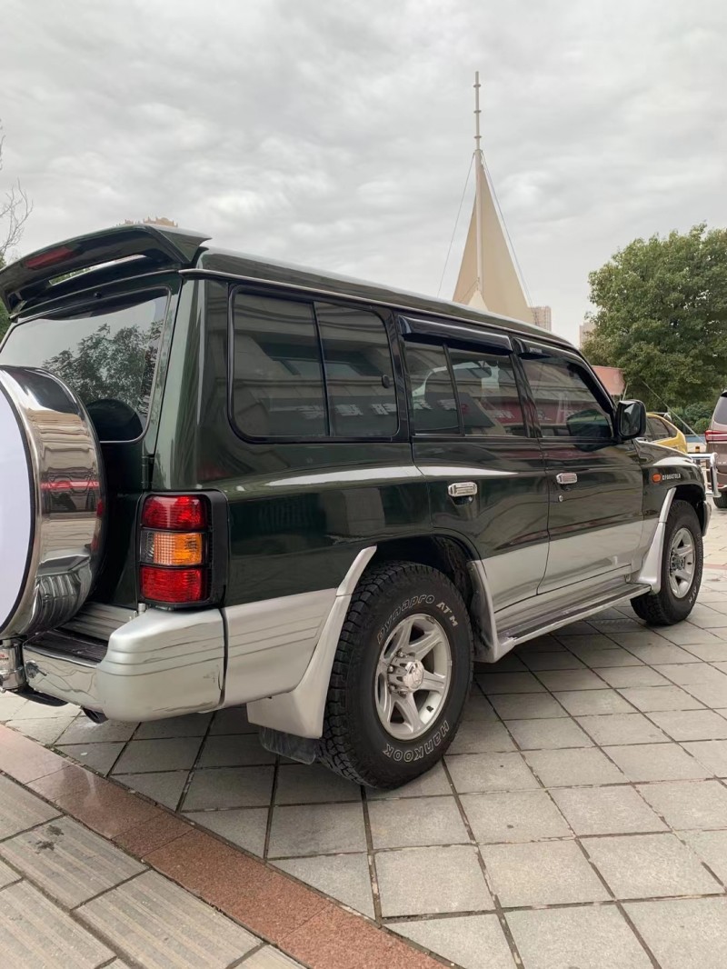 平涼14年獵豹汽車黑金剛8
