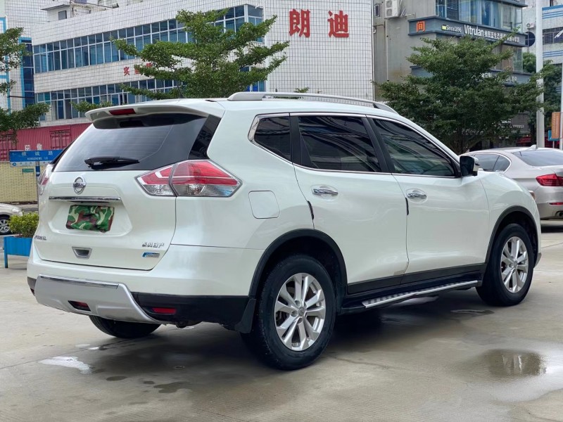 東莞17年日產奇駿8