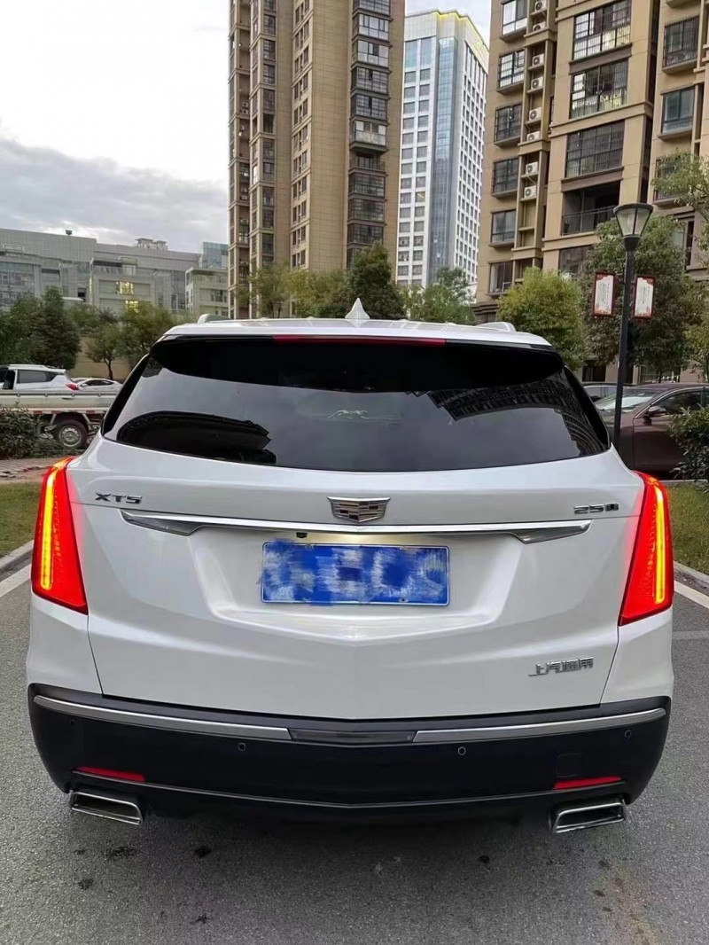 阜陽16年凱迪拉克XT59