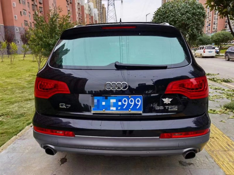 恩施15年奧迪Q79