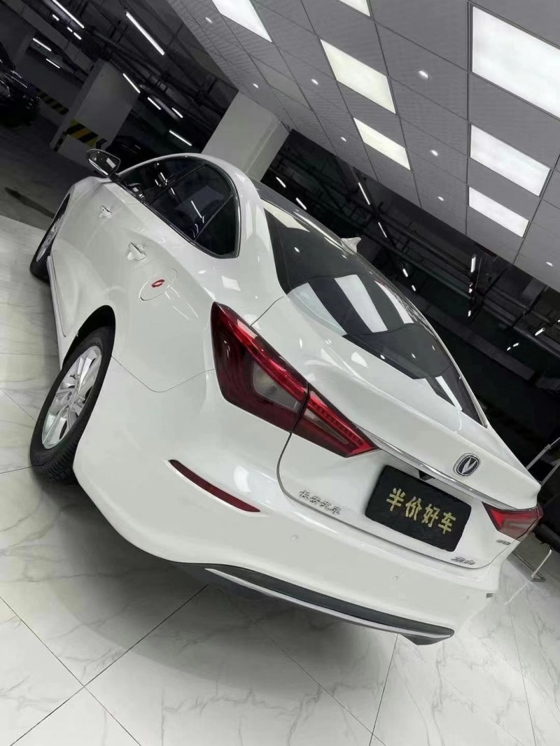 成都19年長安汽車睿騁CC4