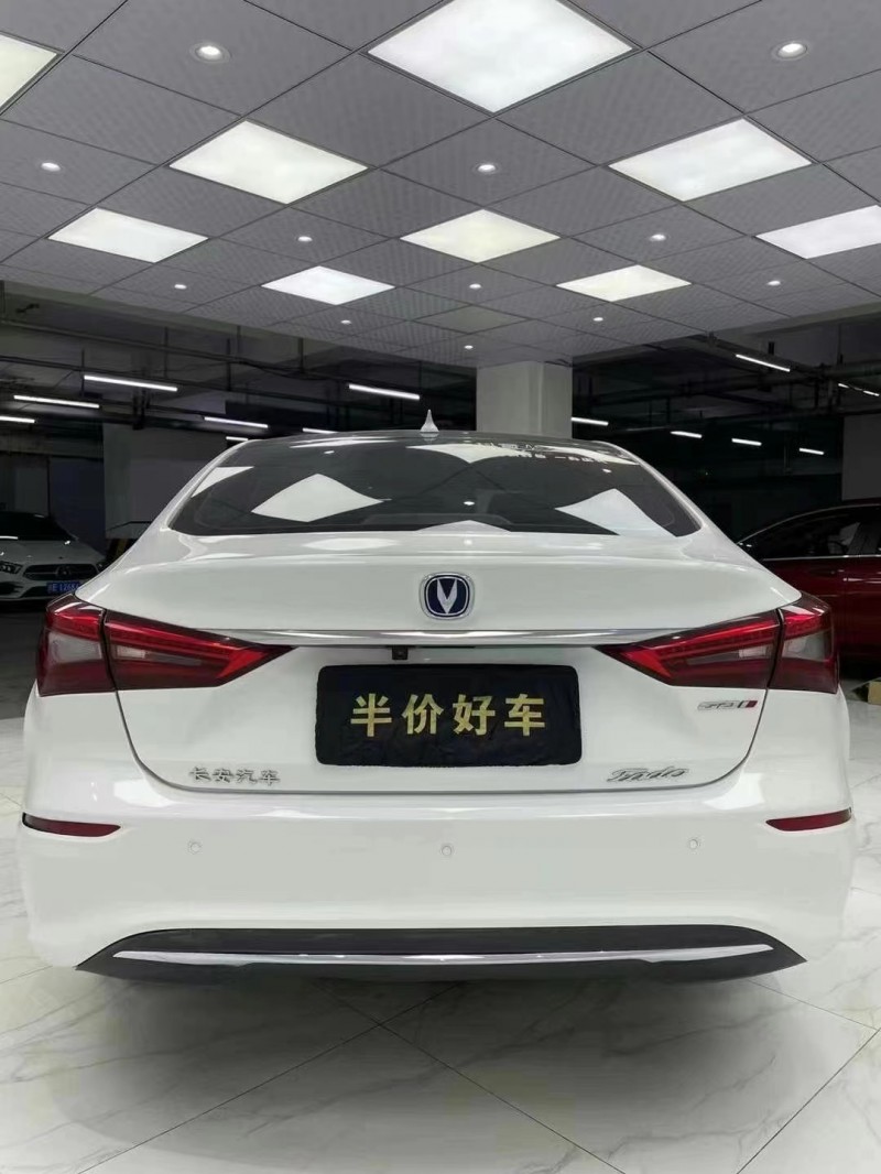 成都19年長安汽車睿騁CC5
