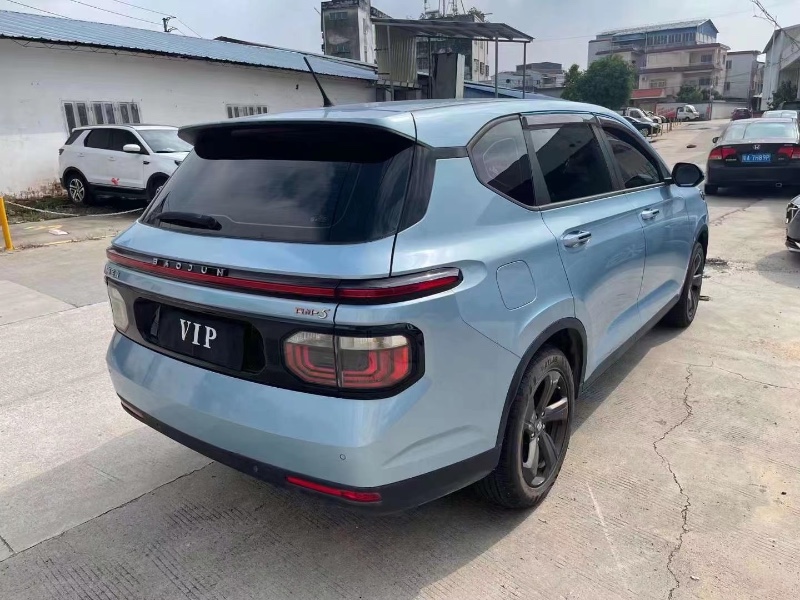 佛山20年寶駿RS57