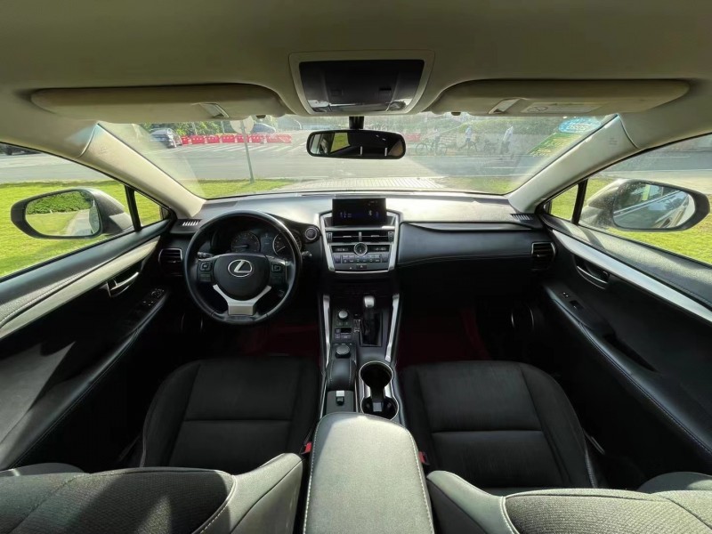 广州17年雷克萨斯NX3