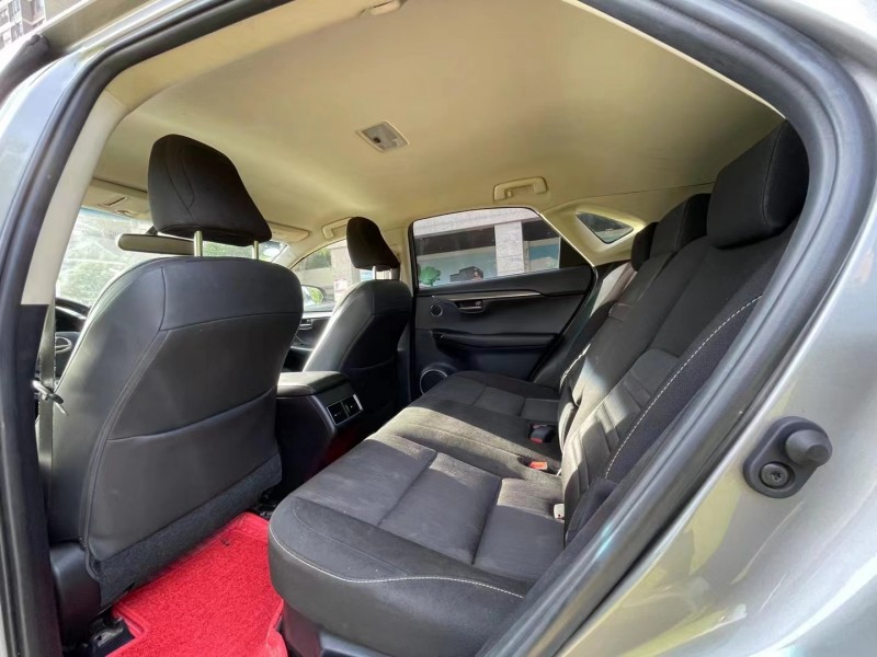 广州17年雷克萨斯NX4