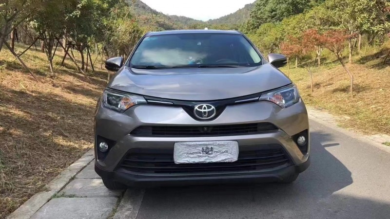 貴陽17年豐田RAV4榮放1